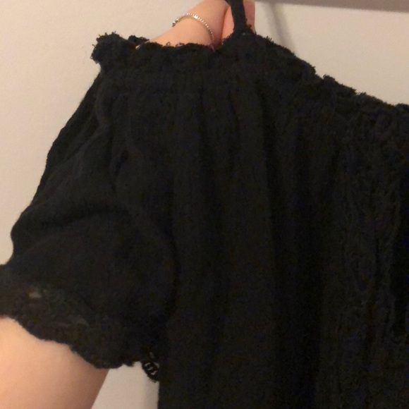 Cold Shoulder Crop - Picture 3 of 3